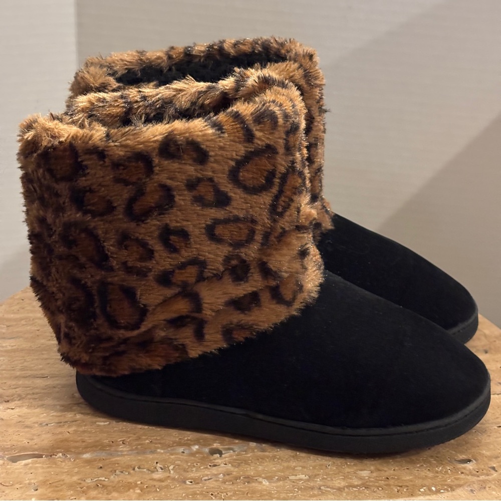 MUK LUKS Women's Raquel Slippers leopard animal faux fur mob wife booties Sz 7/8